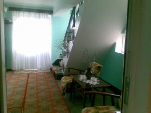 vand casa pe 1100 mp