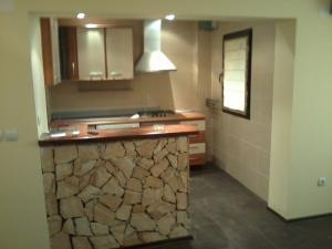 APARTAMENT 3 CAMERE  CU TOATE IMBUNATATIRILE
