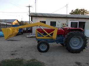 tractor cu incarcator frontal