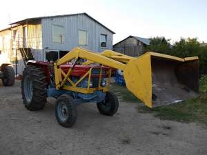 tractor cu incarcator frontal
