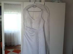 vand rochie mireasa
