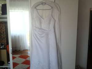 vand rochie mireasa