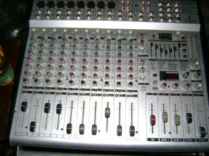 VAND korg pa60behringer pmh3000,    BOXE pro 15n 800w