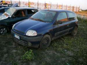 dezmembrez renault clio Bucuresti