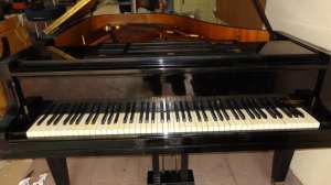 Pian j. bluthner de 1,  80 cu 1,  46 si H-98 cm,  fabricat in leipzig in anul 1928 cu seria 113501, 