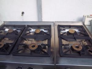 cAragaz 6 ochiuri cu cuptor second hand Palux