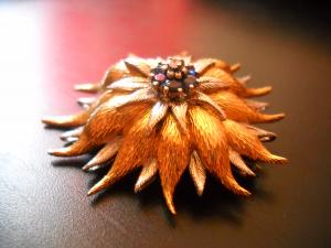 Brosa aur 18k safire si diamante