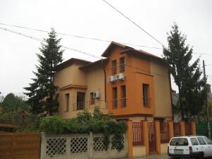 Decebal Alba Iulia vila de inchiriat,  250mp