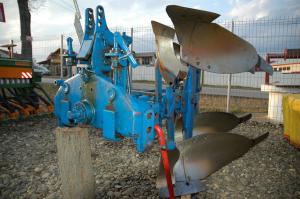 Plug tractor