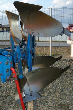 Plug tractor