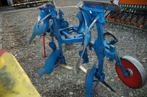 Plug tractor