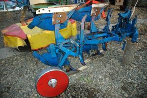Plug tractor