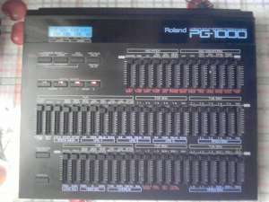 sintetizator roland pg 1000