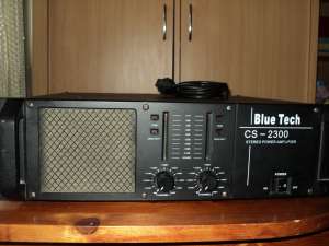 vand amplificator blue tech2x500watt, original germania, folosit doar acasa, plus doua microfoane sm