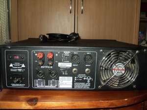 vand amplificator blue tech2x500watt, original germania, folosit doar acasa, plus doua microfoane sm