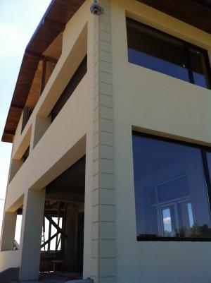 Constructii case la rosu sau la cheie