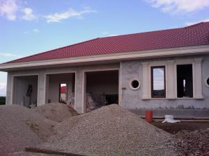 Constructii case la rosu sau la cheie