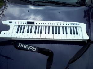 vand urgent keyboard roland ax7 cu procesor de tonuri stare impecabila mai multe detali la nr de tel