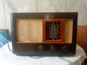 Radio vechi Philips A448U din 1946
