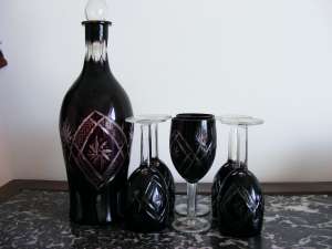 Set pahare si sticla de cristal rosu
