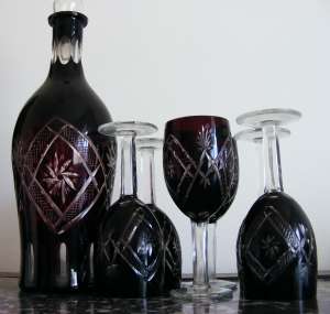 Set pahare si sticla de cristal rosu