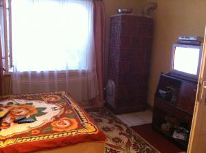 Vand casa cu 3 camere baie si bucatarie in UILEACUL SIMLEULUI