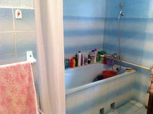 Vand casa cu 3 camere baie si bucatarie in UILEACUL SIMLEULUI