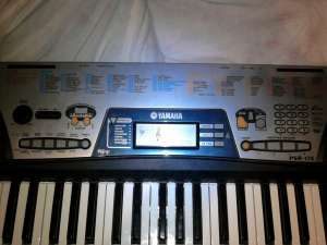 VAND YAMAHA PSR 175.EXCELENTA PENTRU INCEPATORI