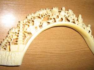 Vand corn din fildes sculptat , vechi de peste 100 ani ,  3 000 euro negociabil