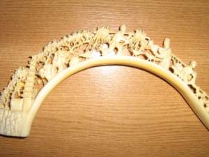 Vand corn din fildes sculptat , vechi de peste 100 ani ,  3 000 euro negociabil
