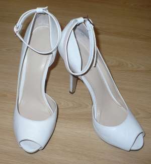 PANTOFI DE MIREASA ALBI NINE WEST