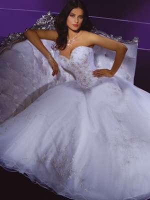 Vand rochie mireasa printesa Demetrios