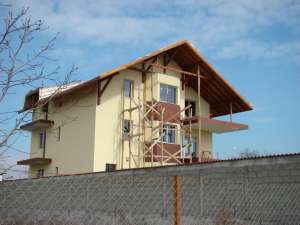 Vand 3 apartamente in vila