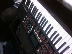 vind sau schimb orga roland exr-e2 yamaha 9000