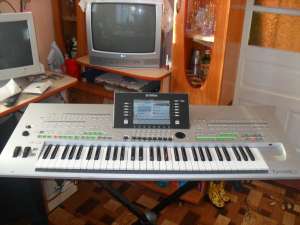 KORG PA 2X PRO si YAMAHA TYROS 3