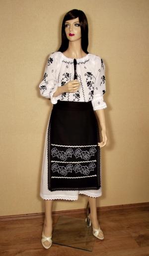 COSTUME POPULARE ROMANESTI PENTRU FEMEI