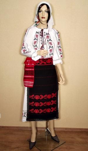 COSTUME POPULARE ROMANESTI PENTRU FEMEI