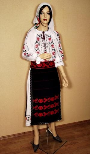 COSTUME POPULARE ROMANESTI PENTRU FEMEI
