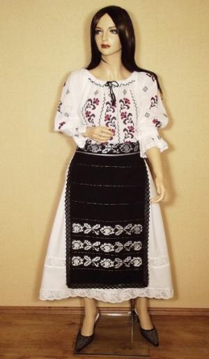 COSTUME POPULARE ROMANESTI PENTRU FEMEI