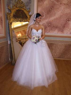 rochie de mireasa stil cleopatra cu corset din pietre si perle+voal cu perle