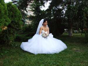rochie de mireasa stil cleopatra cu corset din pietre si perle+voal cu perle