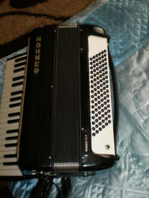 Vand sau schimb acoardeon Hohner Favorit