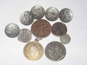 vand .bani vechi , monede , bacnote , medalii, ceasuri , timbre si altele