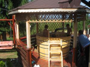 INCHIRIEZ CABANA ZONA BELIS