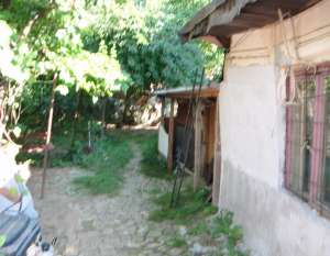 vand casa curtesi teren 160 mp