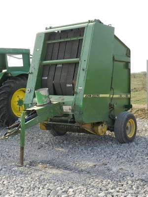 Vand presa de balotat John Deere 550