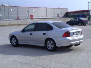 vand sau schimb opel vectra b2