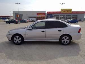 vand sau schimb opel vectra b2