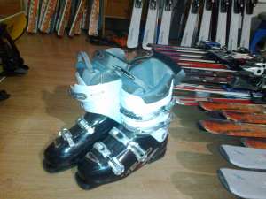 schiuri. clapari,  bete ,  snowboard second hand