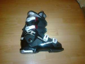 schiuri. clapari,  bete ,  snowboard second hand